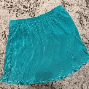 Beautiful boutique She + Sky mini ribbed flowy turquoise skirt